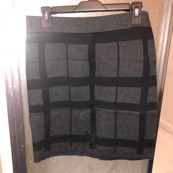 Ann Taylor LOFT Petite skirt - Picture 2 of 3